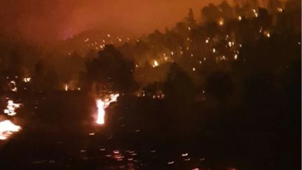 Δήμαρχος Διρφύων για τη φωτιά στην Εύβοια: Ξεκίνησε τη νύχτα σε σημείο εύκολα προσβάσιμο σε ασφάλτινο δρόμο